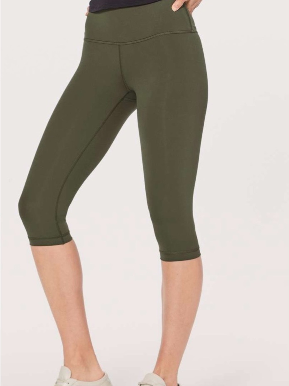 Lululemon Wunder under high rise 1/2 length size 4